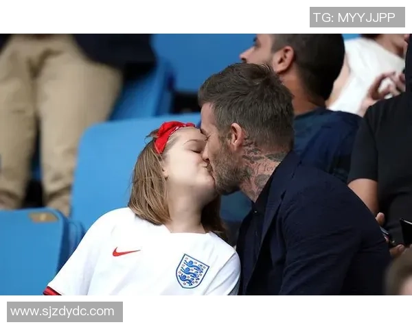 足球明星夫妻甜蜜接吻瞬间曝光引发粉丝热议与羡慕