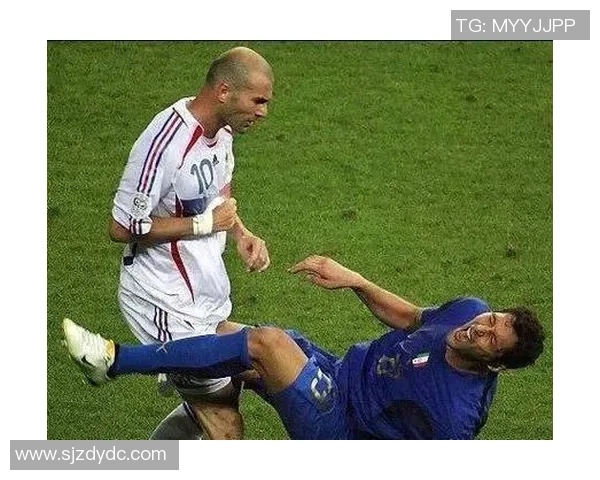 足球明星瞬间定格精彩瞬间展现球场魅力与激情的完美瞬间