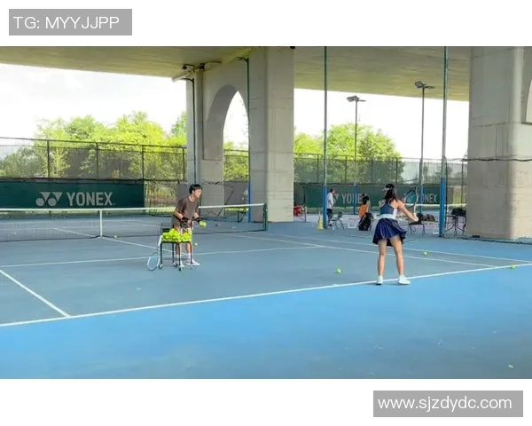 重庆网球队的训练节奏与比赛表现深度分析与探讨 重庆网球队的训练节奏与比赛表现深度分析与探讨