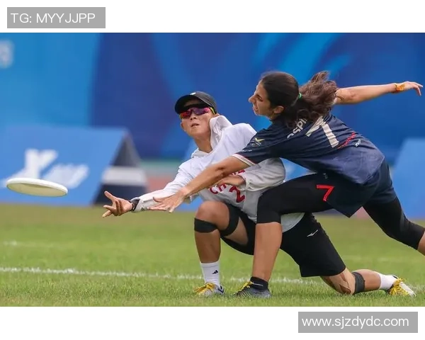 飞盘战术：重庆飞盘队的边路渗透体系